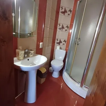 Guest house квітуча долина біля лісу
